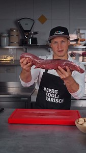 Perfekte Hauptspeise für die Weihnachtsfeiertage 🎄✨ Zartes, gleichmäßig rosa gegartes Rinderfilet – stressfrei im Ofen bei Niedrigtemperatur. Wenn du zu Weihnachten richtig glänzen willst, aber trotzdem entspannt kochen möchtest, ist dieses Rezept genau das Richtige. Einfach, edel und jedes Mal perfekt. ❤️🔥 Wer serviert das an den Feiertagen? 👇🥩 #rinderfilet #niedrigtemperatur #weihnachtsessen #hauptspeise #christmasdinner #weihnachtsrezept #festtagsessen #feiertagsessen #foodlover #foodinsp