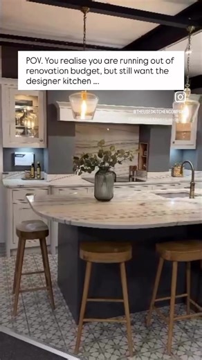 Renovating your kitchen on a budget? This stunning inframe ex-display kitchen with worktops and appliances will save you £20,000. If you’re buying a kitchen and don’t want to spend the earth, this is what you need to know 👇 1. Buying used or ex display just means great quality, smarter price. 2. These kitchens do not need to be re-fitted in their original configuration, there is flexibility to rejig them to fix your space. 3. The Used Kitchen Company has over 200 used an ex display kitchen list