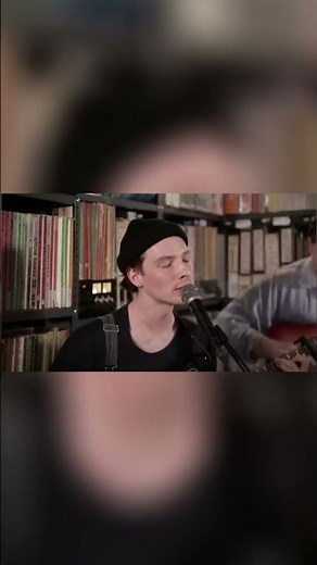 An iconic perfomance in the studio 🎶