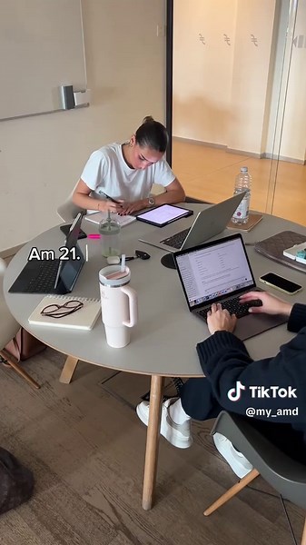 📍Open Campus der AMD! 🪡🪩 Du möchtest an der AMD studieren? Dann komm zum nächsten Open Campus am 21. oder 28.03. an mehreren Standorten in Deutschland. Alles Infos dazu findest du unter dem Link in unserer Bio. ❤️ #fashionstudium #modestudium #studyfashion