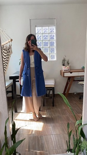 Outfit con Chaleco Azul: Ideas y Combinaciones