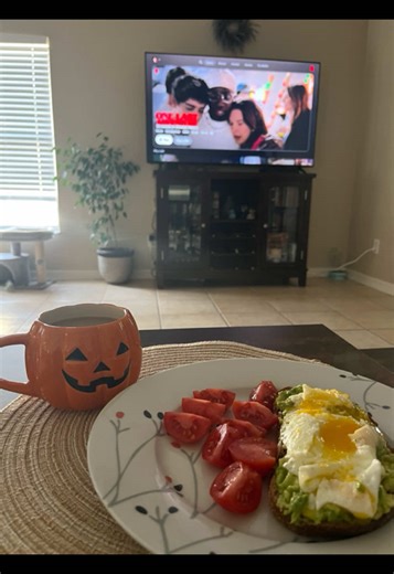 Slow morning for me . . #whatiatetoday #foodtok #nonaestheticmom #simplelife #momtok