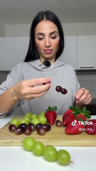 Tanghulu Recipe with Grapes and Strawberries