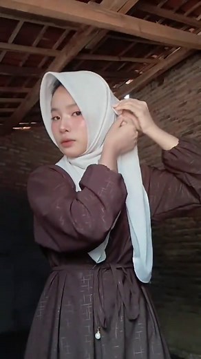 Tutorial Kerudung Segi Empat untuk Lebaran