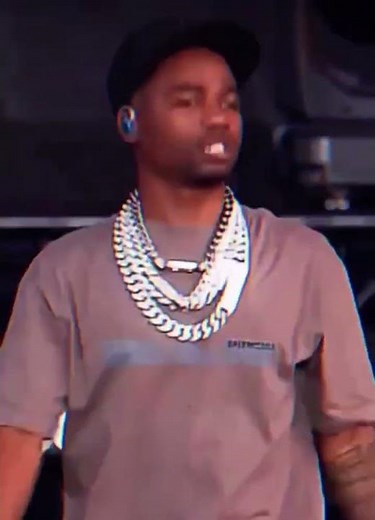 🎵: Roddy Ricch- The Box live performance in London 😂😂😂😂