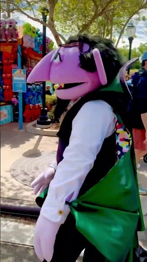 Count von Count from Sesame Street 🧛‍♂️at SeaWorld Orlando