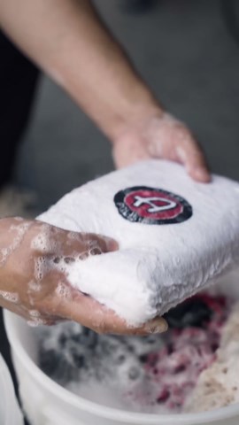 Adam's Polishes Microfiber Dual Wash Mitt - Premium, Soft Chenille Microfiber for Safe Washing - Scrubbing Side That is Great for Sap, Tar, and Other Tough to Remove Deposits