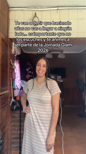 Academia Uñas Glam ®️ Bs As Argentina on Instagram: "🌸Jornada GLAM 2026🌸 🔥🔥Por solo MIL pesos o $1🔥🔥 Ya viste todo lo que vas a aprender?? 🤯🤯🤯 🌸Calcular tus costos. Profe @uniasglam 🌸3d kawaii Profe @g.powerstudio 🌸 Efecto vitraux Profe @kalai.nails 🌸 Cappin en acrílico. Profe @miriamalbo.studio 🌸 Sistema dual inicial. Profe @nails_cele_estudio 🌸 Cosmetologia para manicuras. Profe @hasnailsbyailu 🌸 Microaerografia. Profe @queli_nailsart 🌸 Técnica mosaico. Profe @agustinatrotta.n