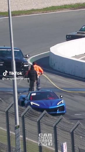 Corvette C8 Stingray Faces Off Against 1970 Pontiac GTO