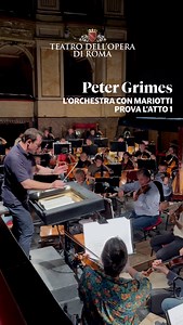 La nostra Orchestra prova “Peter Grimes” di Benjamin Britten con Michele Mariotti: ieri la lettura del primo atto, con le concitate pagine della Tempesta marina 🌊Venite a scoprire una delle opere più belle del Novecento, dall’11 ottobre al Teatro Costanzi: vi promettiamo che sarà una rivelazione! | Teatro dell'Opera di Roma