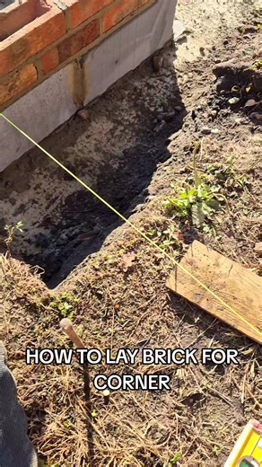How to Lay Brick for Corners in Construction