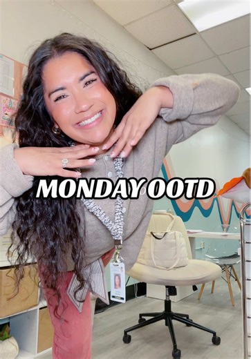 Back from Thanksgiving break!! #teacher #teacheroutfit #teacherootd #classroom #teachertok