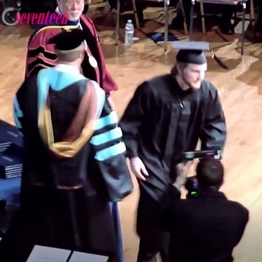660K views · 1.3K shares | These epic graduation fails will make you cringe and LOL at the same time  | Seventeen | Facebook