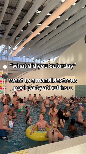 Mandidextrous Pool Party at Butlins
