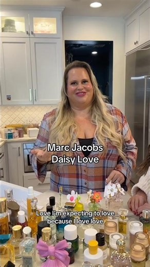 Marc Jacobs Daisy Love Perfume Review #fragranceclub #marcjacobsdaisycollection #daisyloveperfume