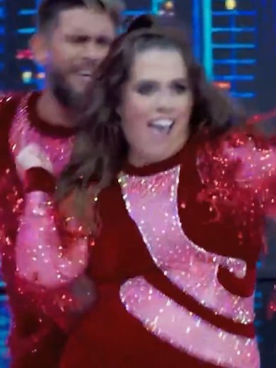 Dança dos Famosos: Tati Machado arrasa dançando tecnobrega!