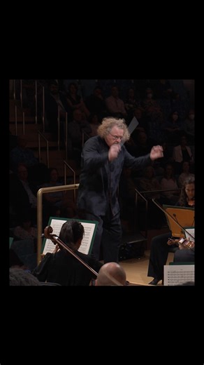 Shostakovich’s Symphony No. 5, First Movement — led by conductor Stéphane Denève and performed by the New World Symphony in October 2024. From the very first measures, the Symphony sets an ominous tone. The strings introduce three key gestures: a leaping figure with a sharp dotted rhythm, a series of descending sigh-like fragments, and a final motif of three repeated notes — all of which shape the movement ahead. 🎻 Watch the full performance now on YouTube: bit.ly/42m0Pd6 ________ Sinfonía N.º 