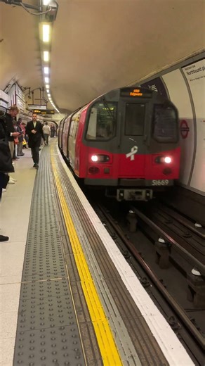 Northern Line Train pulling into Leicester Square