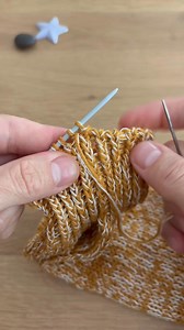 Italian cast off shortcut #knitting Once you’ve internalised the 5 steps of the Italian cast off, you can combine some of the steps to work more efficiently and gain speed. I’ve seen other combinations, but this is how I like to do it. https://annaplexisinenglish.wordpress.com/2022/10/03/everything-you-need-to-know-about-binding-off/ | Annaplexis