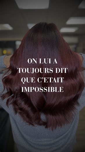 ✨ ON LUI AVAIT TOUJOURS DIT QUE CE N’ÉTAIT PAS POSSIBLE.✨ Base naturelle hauteur de 6, cheveux très épais, et l’envie d’un blond qui tire vers le froid… sans tomber dans un blond tranchant, ni créer un entretien contraignant. Plutôt qu’un blond froid “classique”, j’ai travaillé un blond beige à dominante froide, en conservant de la profondeur en racine pour un résultat naturel et durable. 👉 Le blond ne se résume pas à “chaud ou froid”. 👉 Tout est une question de nuance, de base, et d’équilibre