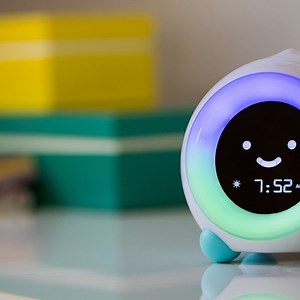 MELLA｜睡眠トレーニング機能搭載キッズ用アラームクロック「メラ」