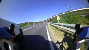 Denunciat un conductor per posar en perill un #ciclista, que va gravar la infracció amb una càmera que duia a la #bici. Passava divendres, vora les 10 del matí, a la #Selva http://bit.ly/1CUJh7P | Mossos d'Esquadra. Generalitat de Catalunya