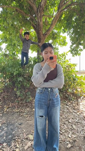 Sweetest Girlfriend Reaction Ever 😍 | Funny Prank Gone Cute! #Prank #GirlfriendPrank #CuteCouple