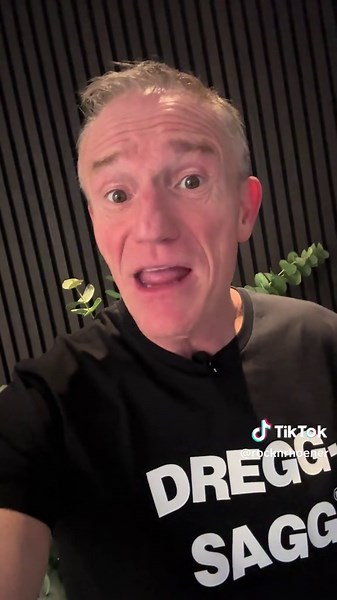 Ruck-Zuck ist er da!😀😀😀 Der 21. Mai und dann bin ich mit meinem Programm „Limbo of Life“ in Dachau im Theatersaal. Also langsam aber sicher Tickets sichern Ich freu mich auf euch. Ticket-Link, wie immer, in der Bio, in den Kommentaren und in der Story. #dachau #tour #langnichtmehrgesehen #wirdmalwiederzeit #ichfreumich