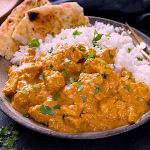 Easy Chicken Korma This chicken korma is a rich and creamy mild chicken curry with lots of flavour, made with coconut cream, yogurt and a small amount of ground almonds. Perfect for kids and adults to enjoy.😋 It's all cooked in one pan with no marinading required and it's ready in less than 30 minutes! Grab the full recipe here --->⁠https://www.kitchensanctuary.com/chicken-korma/ #chickenkorma | Kitchen Sanctuary