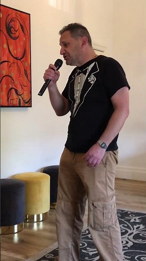 Funky Elvis singing a cover of You left me just when i needed you most from 1979