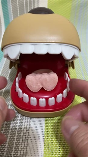 The brown dog want to eat pink heart ring candy #asmr #viral #short