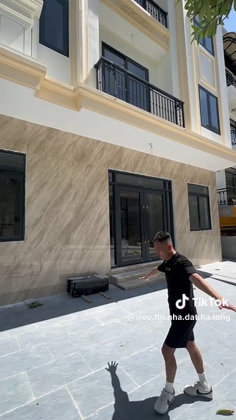 Mở bán 2 căn nhà trùn tâm thành phố- gần ngã 4 loong tòng Đường 3 ô tô tránh nhau Thiết kế 4,5 tầng : 5 phòng ngủ Giá 5 tỉ 6 /1 căn #batdongsanhalong #nhadephalong #sieuthinhadathalong #nhadatquangninh