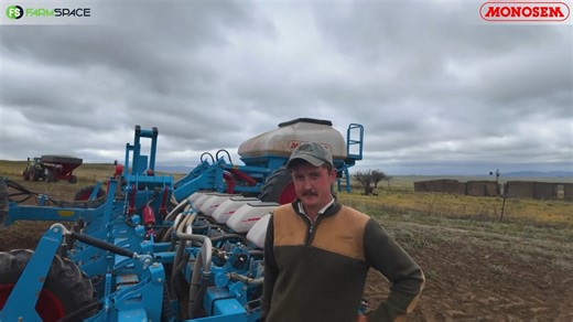 As jy wil hektare wegvat, het jy nie net 1 of 2 Monosem Wing-Max planters nie - jy het sommer 3. Ons is in Vrede en Frans Kruger vertel ons meer oor die planters wat hulle het en wat hul ervaring is. www.monosem.co.za Monosem by Carrotech #WingMax #Planter #FarmSpace #OnsPraatBoer | FarmSpace