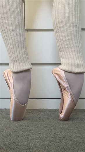 different pointe shoe, narrower box and harder shank ✨ they feel so much more supportive!! (bloch european balance strong) 🩰 #ballet #dancer #pointeshoes #fyp #ballerina
