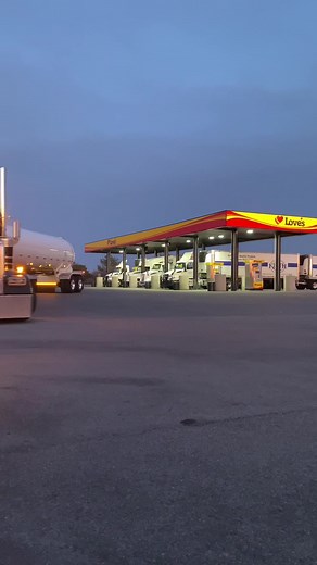 Exploring Peterbilt and Kenworth Trucks in Kansas