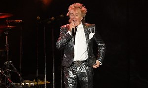 Penny Lancaster shares clip of Rod Stewart's on-stage tribute to Queen