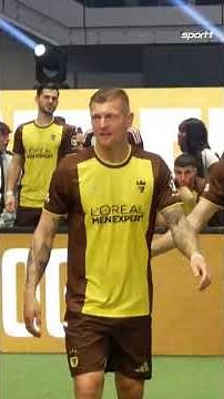 Hier zocken gerade zusammengerechnet elf Champions-League-Titel – Wahnsinn🔥 #shorts