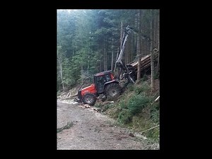 Valtra 6400 Forst mit Kesla im Steilhang