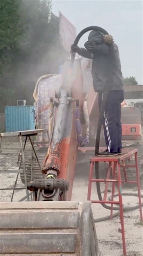 Excavator Sandblasting – The Most Effective Preparation Method for Painting