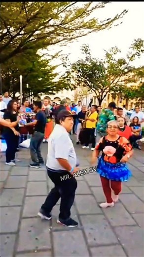 BAILARINES PARQUE LIBERTAD #shorts #dance #love #video #viralvideo #shortvideo #funny #fyp #new