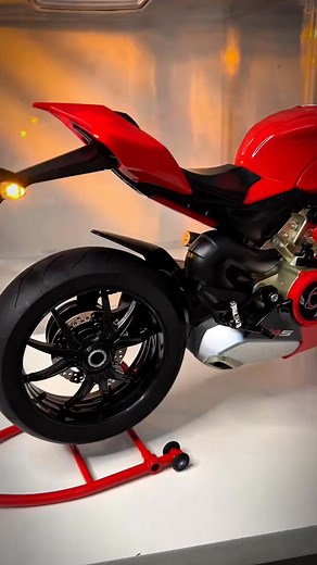 Mô hình xe mô tô Ducati V4S #mohinhxeducati #ducati #ducativ4s #shopee #shopeevideo #mohinh #mohinhoto #trungbay #suutam #dochoi #xuhuong #sothich | Mô Hình Xe