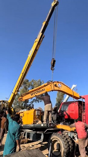 Excavator Boom And Cabin Assembling Process automobile skills mechanic excavator repair tools | Restoration king 2