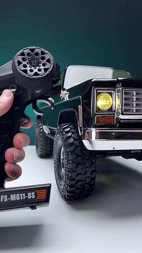 Chevrolet K5 Blazer based on the new FCX10 chassis by FMS models. . Part 2. First run . Bunch of functions: Locking and unlocking individually front and rear deferential remotely Remotely switch between FWD/4WD/Dig modes Two speed transmission. Factory pre-installed light controlled remotely. . . #fms #rccar #rcoffroad #fmsmodel #modelcar #chevroletk5 #modelcarcollection #remotecontrol #fcx10 #remotecontrolcar