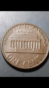 💰 The 1982-D Lincoln Penny – Worth Pennies or Thousands? 💰 Did you know that while most 1982-D Lincoln pennies are common and worth just $0.10–$0.50, there exists a super rare version that can fetch $10,000 to $25,000 ?! 😲 Here’s the scoop: 🔹 Common 1982-D Pennies – Most pennies minted in Denver in 1982 are standard, including both Large Date and Small Date varieties. In circulated condition, they’re usually only worth a few cents. 🔹 Rare 1982-D Small Date Copper Penny – Extremely scarce an