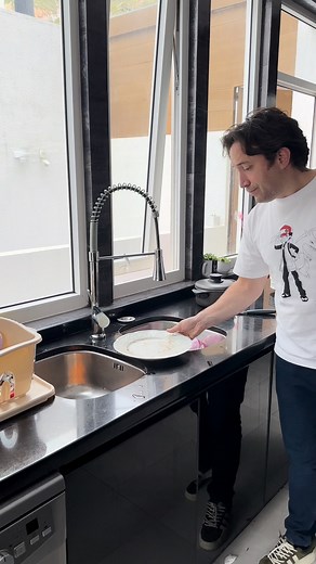 742K views · 27K reactions | Estar en esta casa se siente como estar en among us!!! #comedia #humor | Leonel Fransezze | Facebook