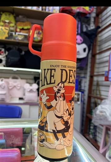 🏕️#goofymovie #max #vaso #termo #disney Estamos ubicados en República de Bolivia N.66 , Plaza del peluche, Local 5 Col. Centro, 06000 CDMX. De Lunes a Viernes de 11 a 17 hrs Sábados de 11 a 18 hrs