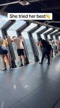 Everyone Reacts Differently to TILT at 360 CHICAGO😂 #funny #reaction #nope #heights #360chicago