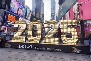 New Year’s Eve 2025 numerals arrive in Times Square