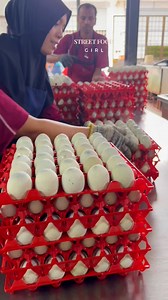 124K views · 401 reactions | Century Duck Egg Making Process… UNBELIEVABLE!!!閭讀 #CenturyEgg #DuckEgg #FoodSecrets #FoodProcess #AsianCuisine #WeirdFoods #FoodieLife #ViralFood #reelsvideoシ | Street food girl | Facebook