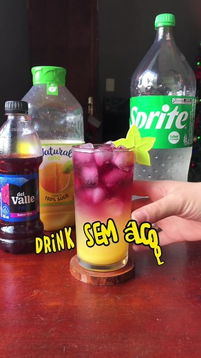 Drink sem álcool 😋🍹 Já chega Salvando, porque Hoje vou te ensinar esse drink sem álcool para você surpreender seu pessoal 🤤. Para o drink: - 50ml de suco de laranja. - bastante gelo - 70ml de refri de limão ou água com gás. - complete com suco de uva. Aproveita para marcar o amigo (a) que ama um drink sem álcool!🍹 📪 Não esquece de SALVAR para não perder a receita. Me SIGA para mais receitas! #drinktok #drinks #drinkfacildemais #drinkfacil #drinkbaratinho #drinkbarato #drinkparafazeremcasa #